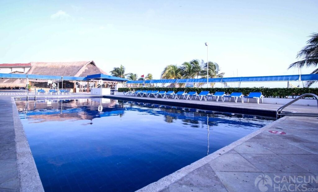 Aquamarina Beach Hotel Pool