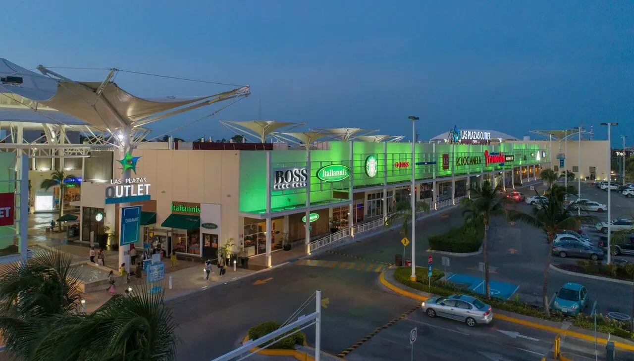 Las Plazas Outlet Cancun Guide, Review, Hacks & AI Concierge